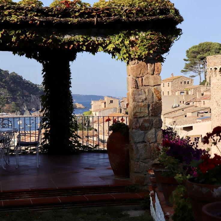 Outdoor terrace seating suitable for families in Paris